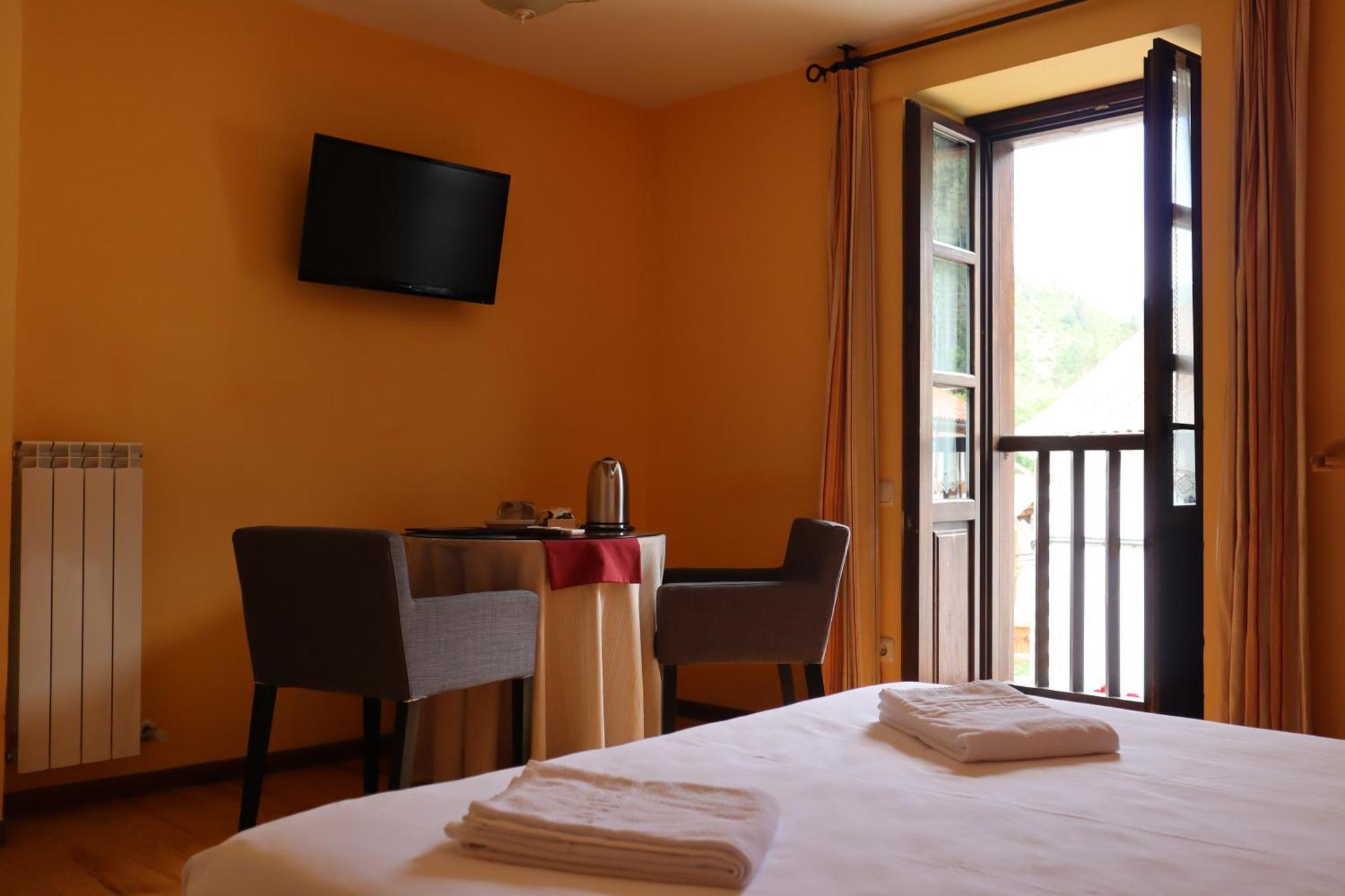 Hotel Rural El Almadiero Burgui 外观 照片